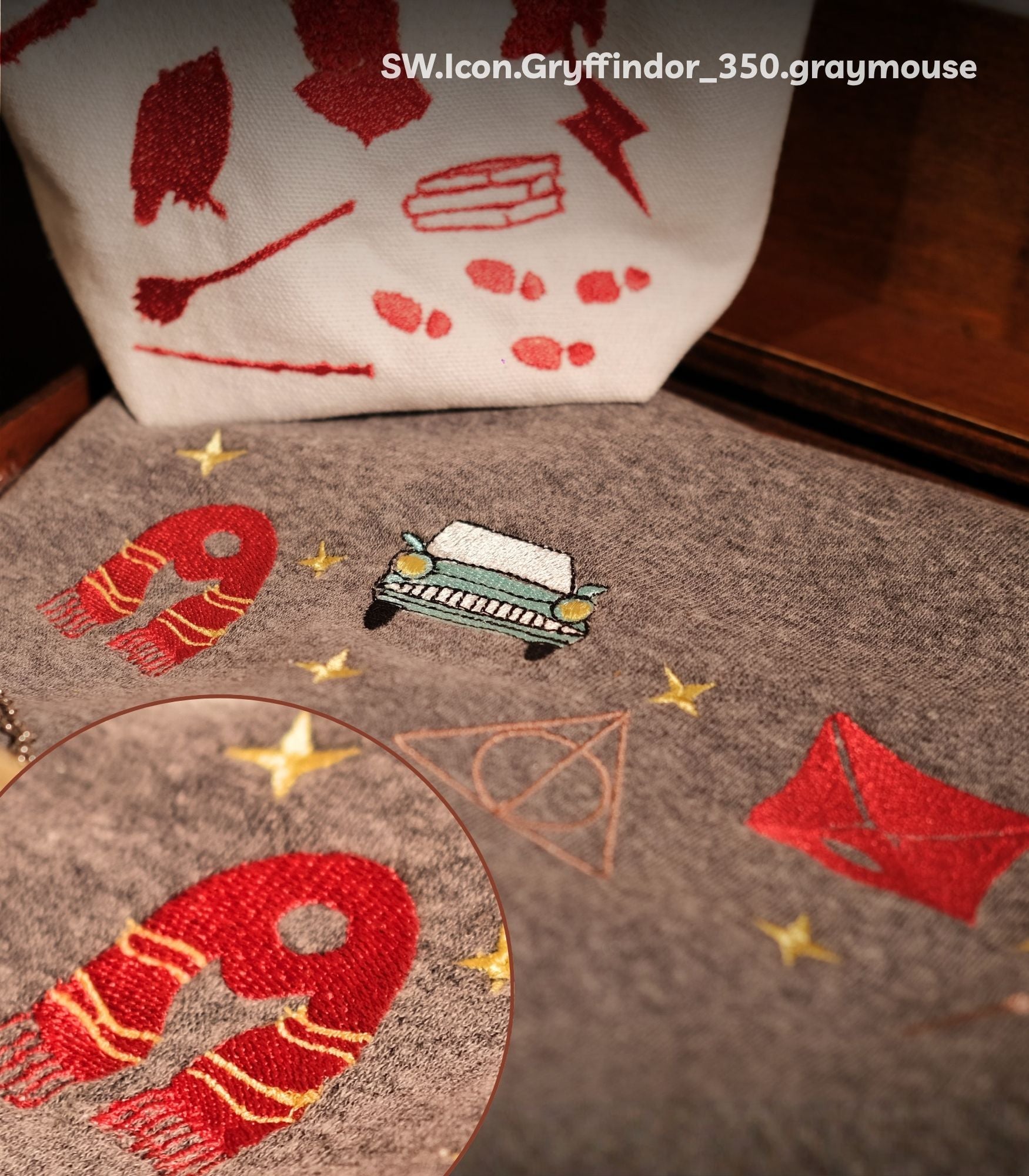 Bộ Quà Tặng Phép Thuật – sweater Nhà Sư Tử 3 món (Áo Xám + Đũa)
