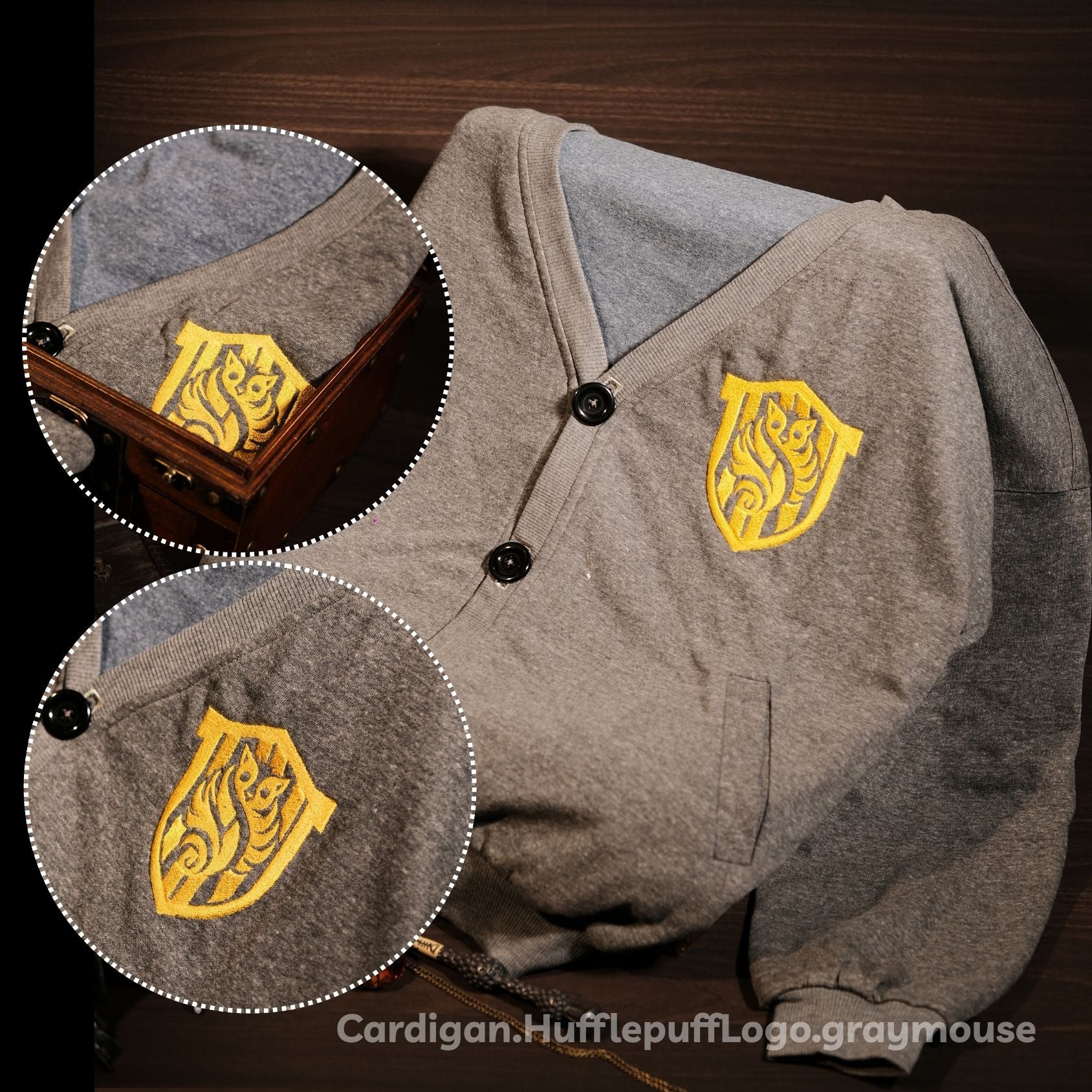 Áo cardigan nút cài xám chuột, biểu tương 4 nhà: Gryfindorr, Slytherine, Ravenclaw, Hufflepuff. Tặng hình thêu tên trên tay áo
