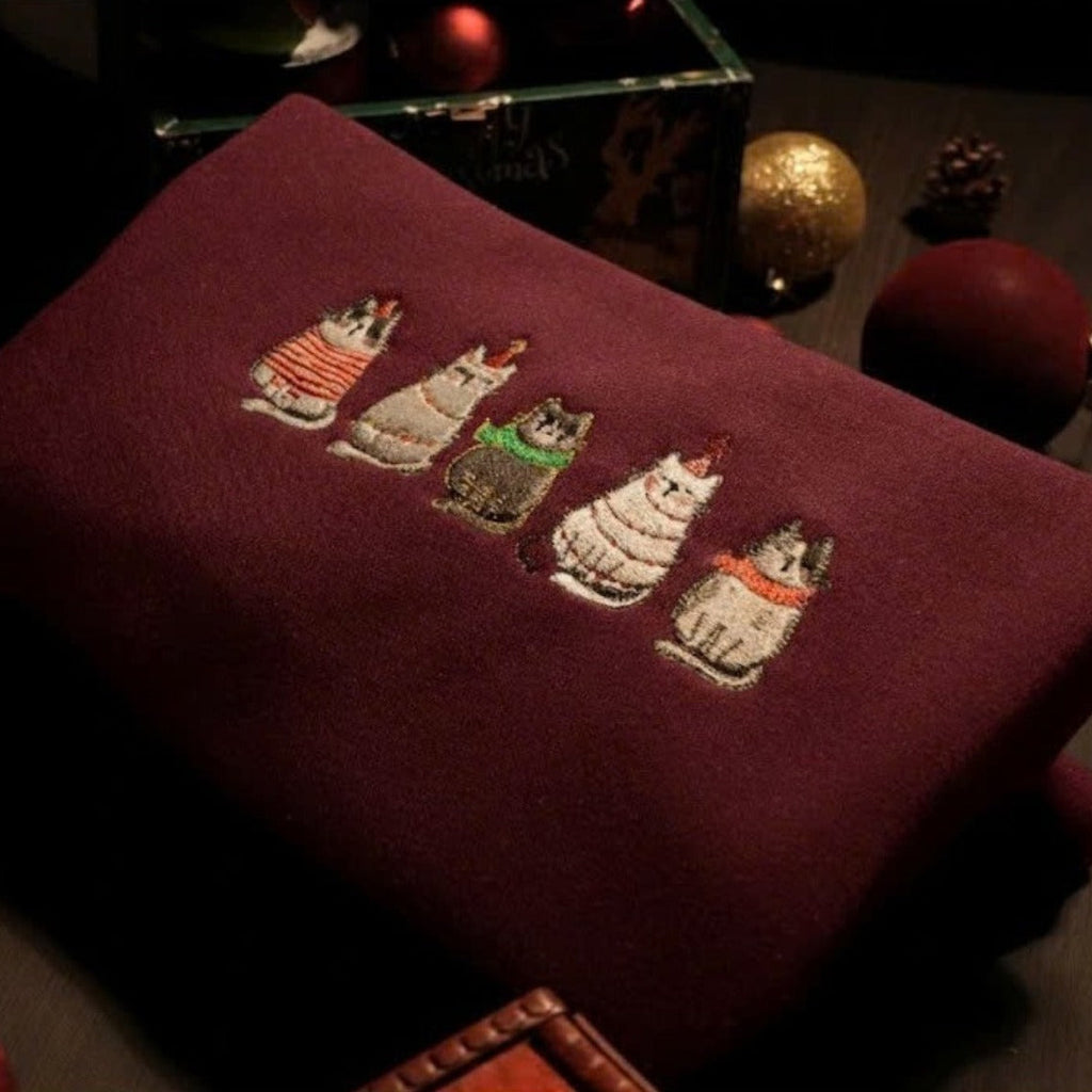 Áo sweater ngũ mèo Giáng Sinh, tặng hình thêu trên tay áo