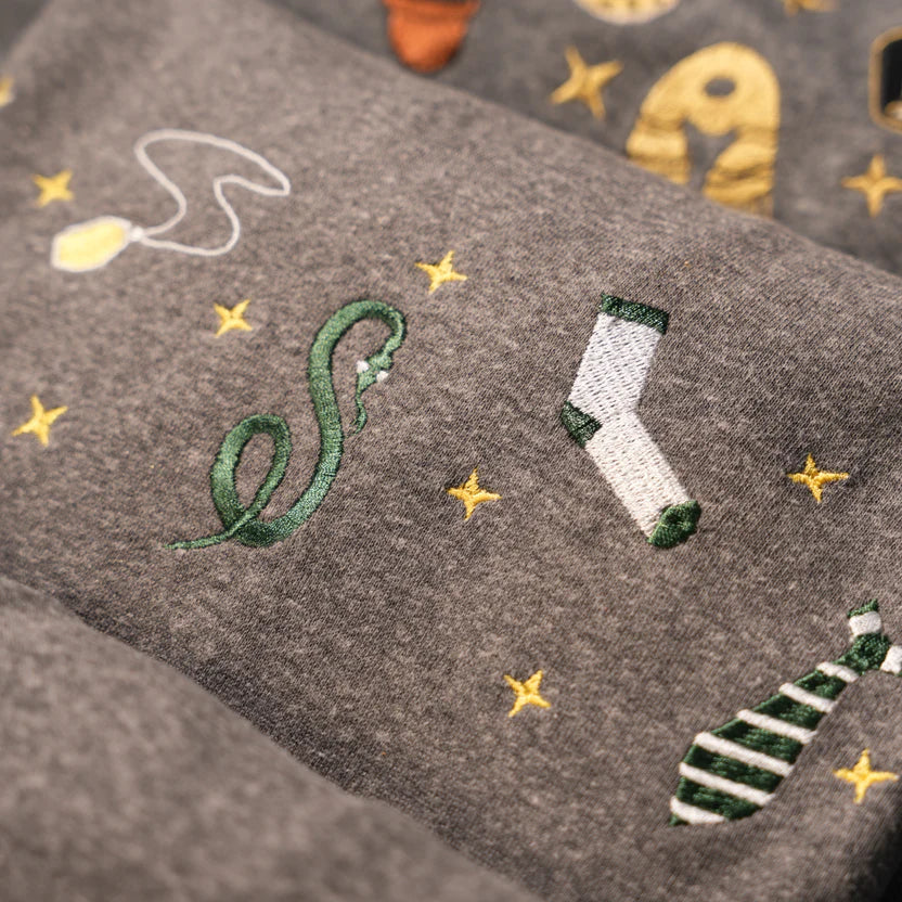 Bộ Quà Tặng Phép Thuật – sweater Nhà Rắn 4 món (Áo xám chuột,Túi bút, Bí phép)