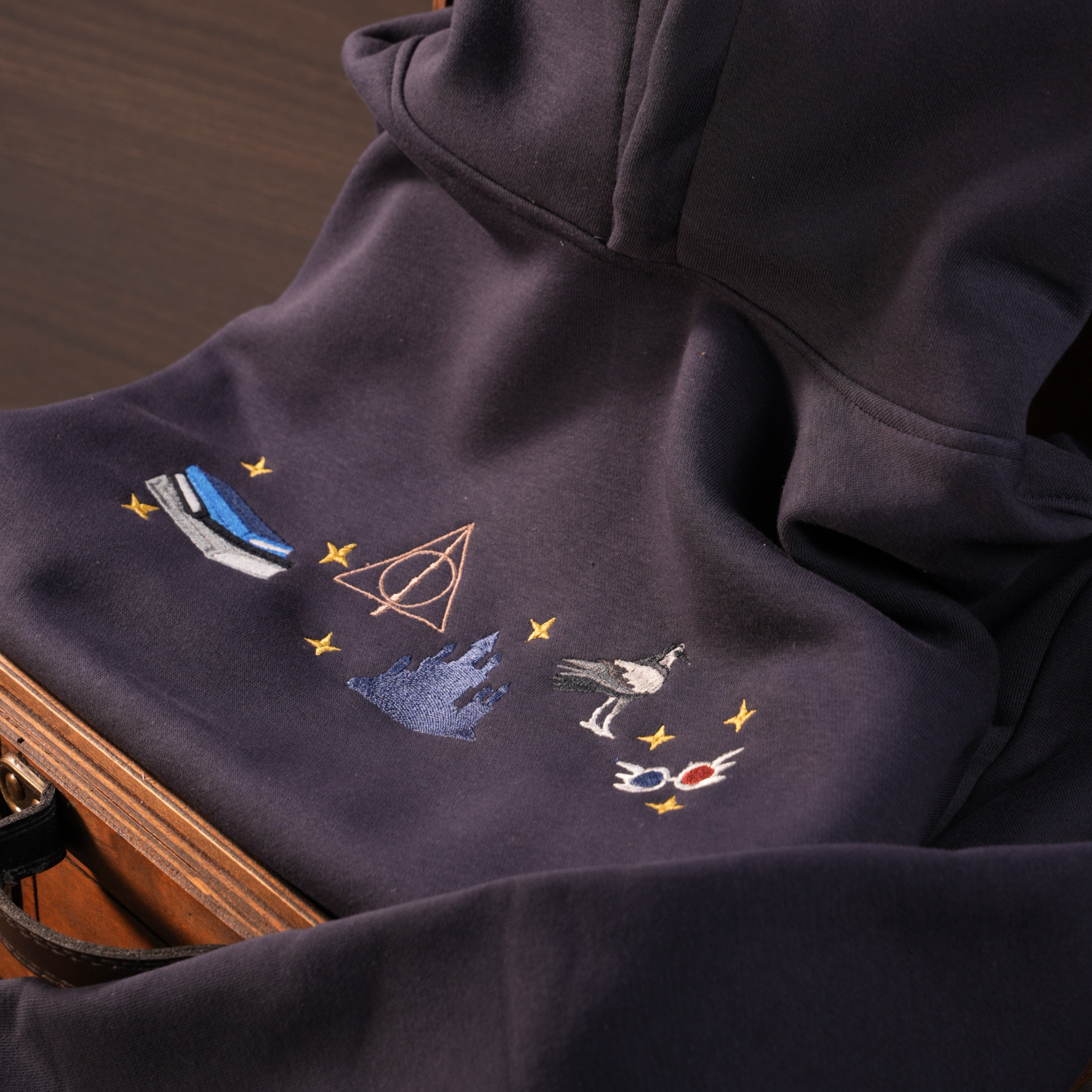 Bộ Quà Tặng Phép Thuật – Nhà Đại Bàng 3 món (Hoodie Navy,Túi bút, Bí phép thuật)