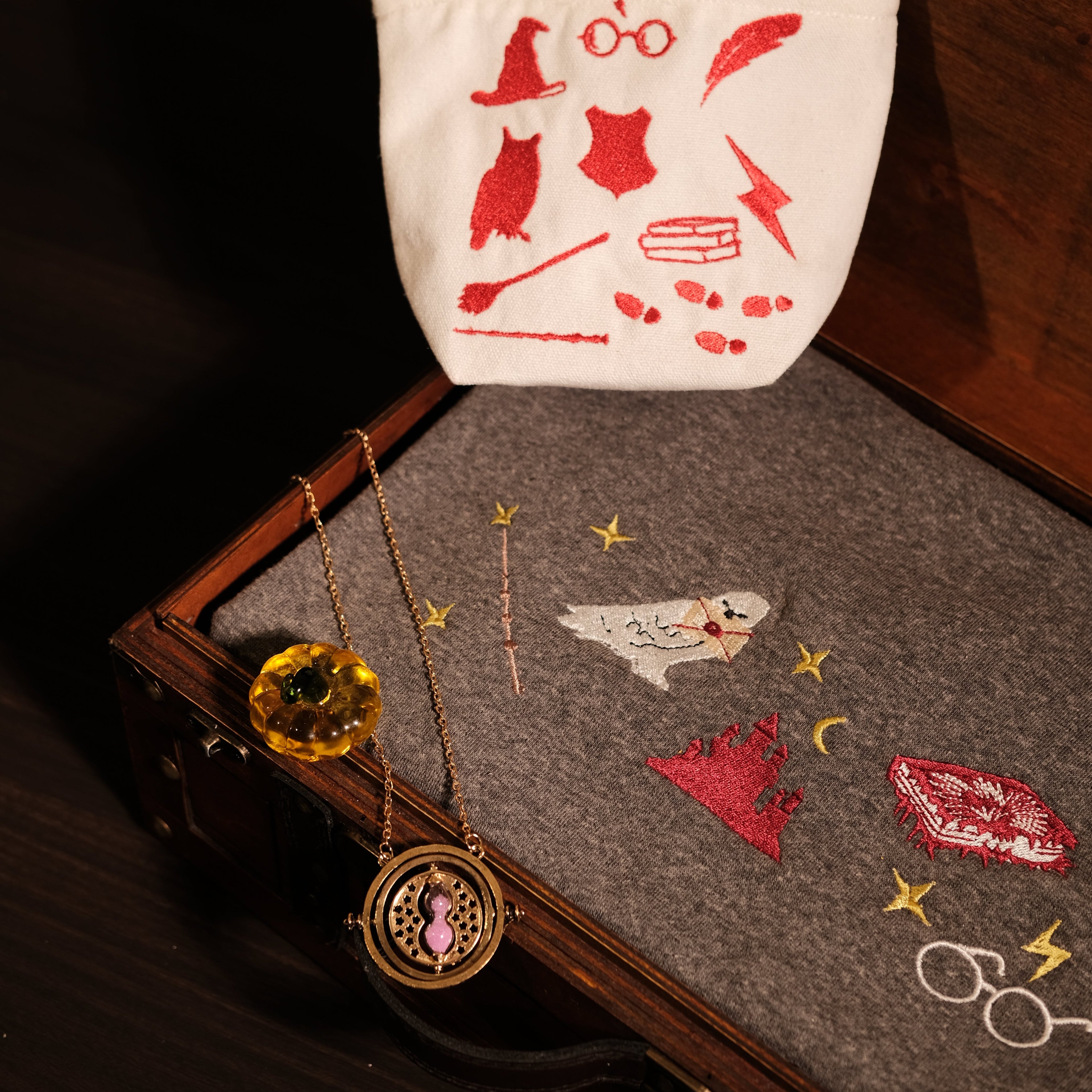 Bộ Quà Tặng Phép Thuật – Sweater Owl & MonsterBook 4 món (Áo Xám + túi bút + bí phép thuật)