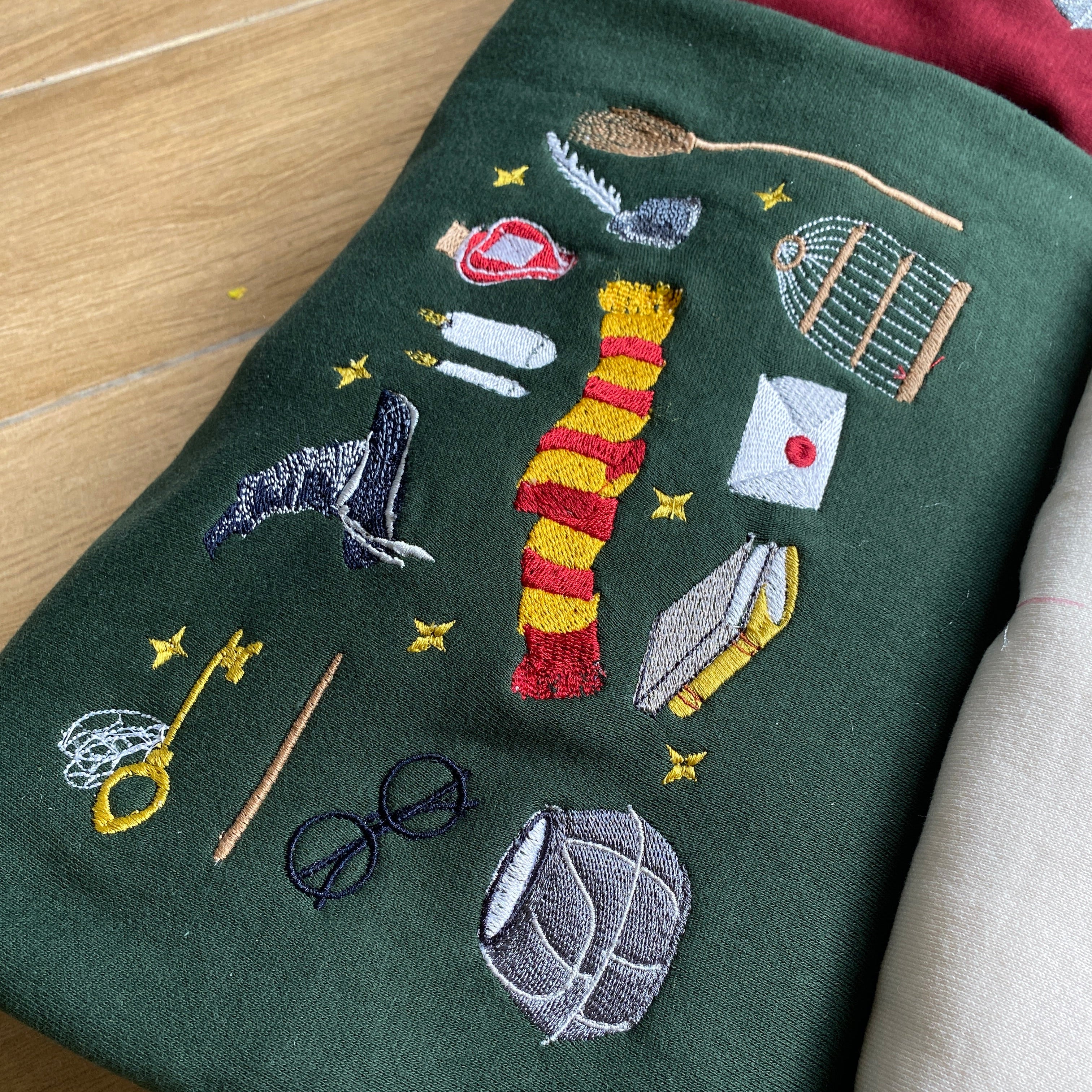 Sweater Rương của Harry hàng sẵn sale off chỉ còn 299k/áo khi mua từ 2 áo, tặng thêu tên trên tay